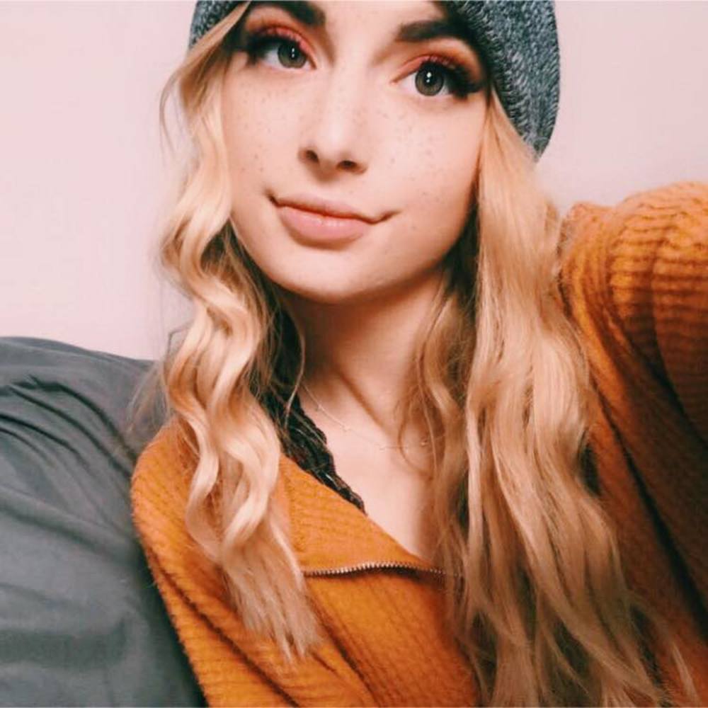 Meet your Posher, Kayla